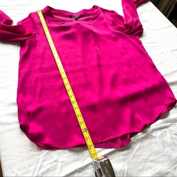 Banana Republic Silky Long-Sleeved Crew-Neck Blouse in Fuchsia Pink Size Medium - Picture 7 of 8